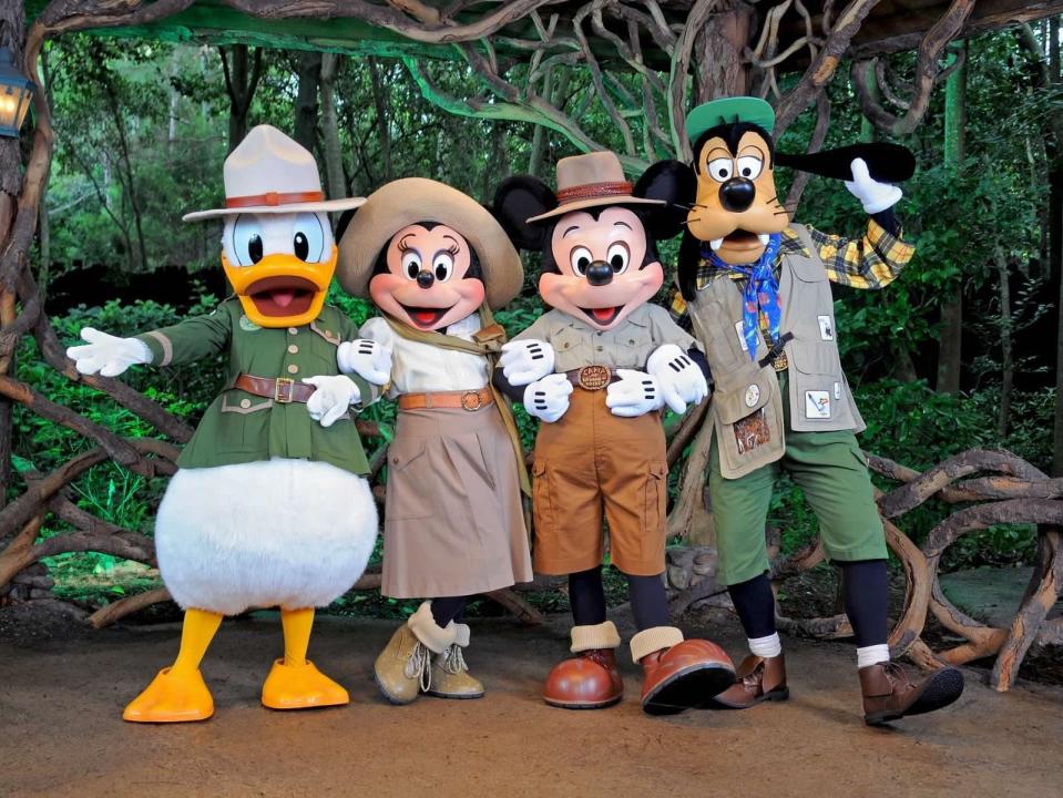 donald, minnie, mickey, and goofy in their safari gear at animal kingdom