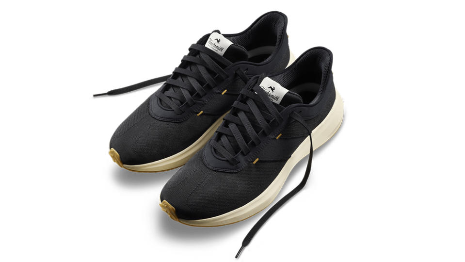 Tracksmith Eliot Runner in Black