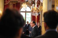 François Hollande délivre un discours face à ses invités après avoir été investi officiellement président de la République française. AFP