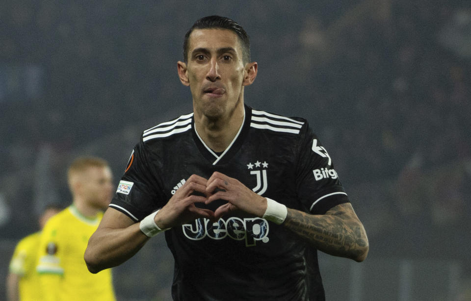 Ángel Di María celebra tras anotar el primer gol de Juventus ante Nantes en el playoff de la Liga Europa, el jueves 23 de febrero de 2023. (AP Foto/Mathieu Pattier)