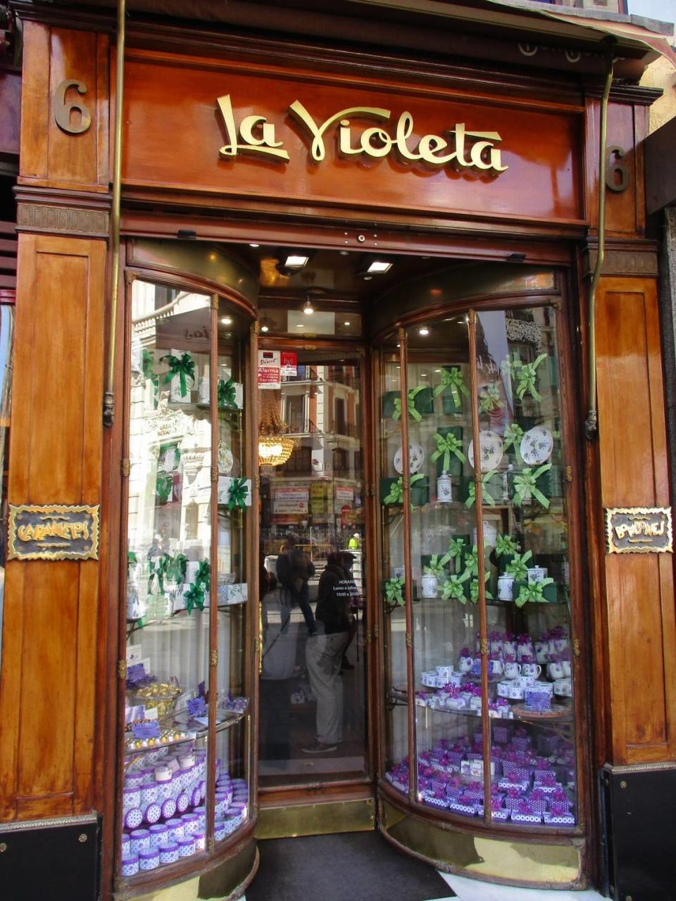 La Violeta, en la Plaza Canalejas 6, desde 1915.