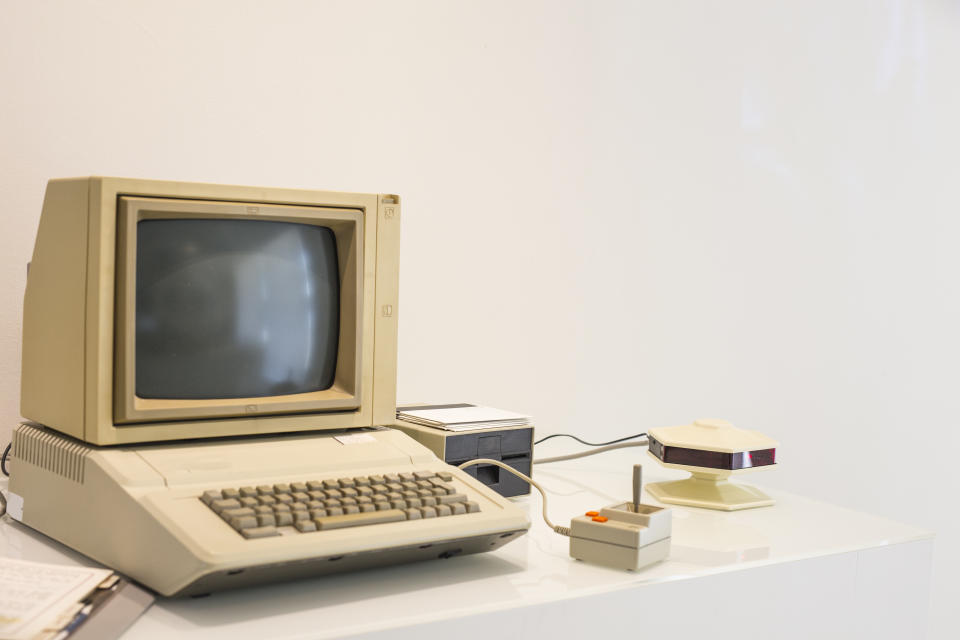 computer vintage  apple machintosh IIe