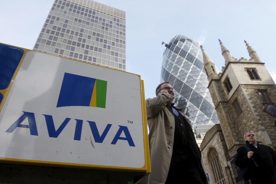 Pedestrians walk past an Aviva logo outside the company's head office in the city of London in this March 5, 2009 file photo. British life insurer Aviva is expected to release H1 results this week. REUTERS/Stephen Hird/Files GLOBAL BUSINESS WEEK AHEAD PACKAGE - SEARCH "BUSINESS WEEK AHEAD AUG 03" FOR ALL IMAGES