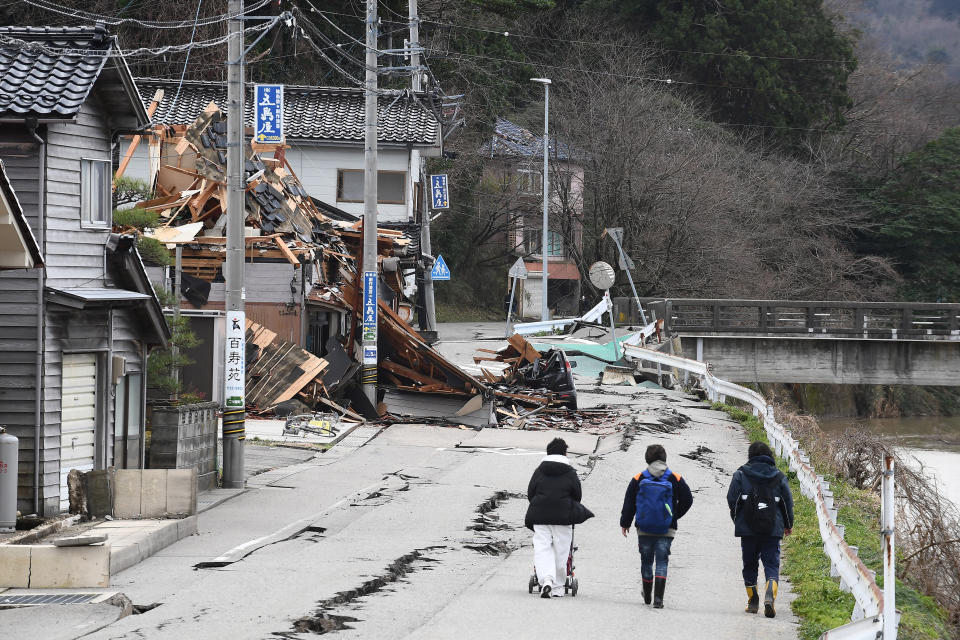 日本氣象預報今日（6日）開始天氣惡劣，3萬多名災民要撤離重災區。（AFP）