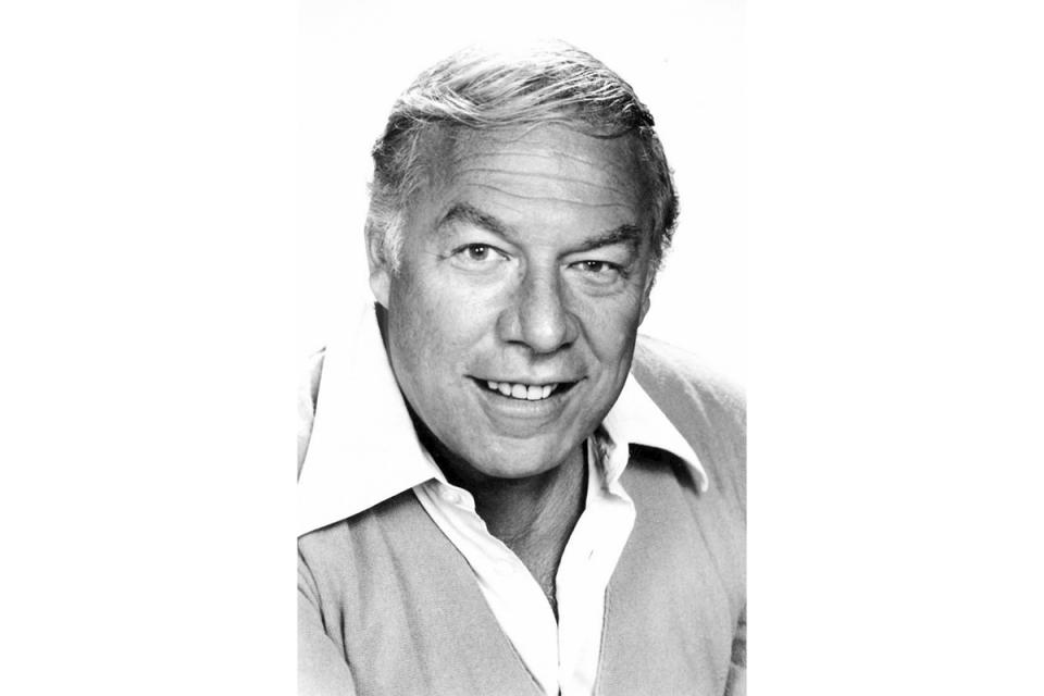 <p><b>George Kennedy - </b>Il avait reçu un Oscar pour son rôle dans le film mythique “Luke la main froide”. L'acteur américain est décédé à l'âge de 91 ans, dimanche 28 février dans l'Indiana (nord) de causes naturelles.<br>Le comédien de 1,93 m a régulièrement joué les durs, souvent dans des seconds rôles aux côtés de Frank Sinatra, Cary Grant, Gregory Peck, James Stewart, Robert Mitchum ou Clint Eastwood.<b><br><br></b> <b>Ce contenu peut également vous intéresser : <a rel="nofollow" href="https://fr.news.yahoo.com/photos/ils-nous-ont-quittes-en-2015-1420472594-slideshow/" data-ylk="slk:Ils nous ont quittés en 2015;elm:context_link;itc:0;sec:content-canvas;outcm:mb_qualified_link;_E:mb_qualified_link;ct:story;" class="link  yahoo-link">Ils nous ont quittés en 2015</a></b></p>