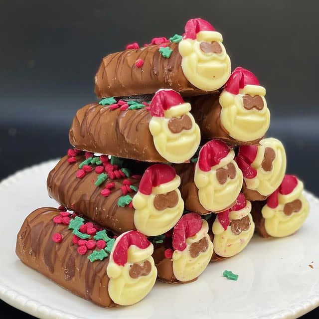 <p>And look at these little Christmassy Colins!</p><p><a href="https://www.instagram.com/p/CI5RobqFRSI/" rel="nofollow noopener" target="_blank" data-ylk="slk:See the original post on Instagram;elm:context_link;itc:0;sec:content-canvas" class="link ">See the original post on Instagram</a></p>