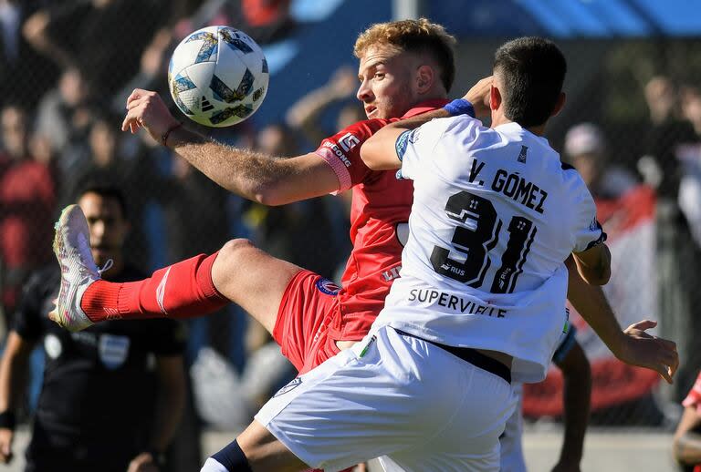 Escena del partido que disputan Argentinos Juniors y Vélez Sarsfield