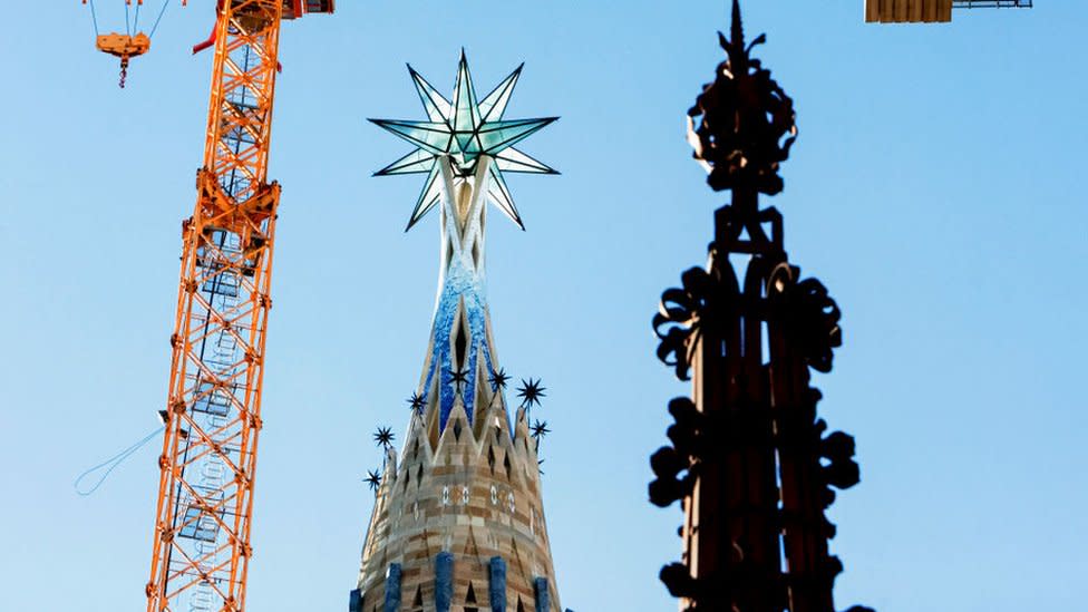 La Torre de la Virgen de la Sagrada Familia