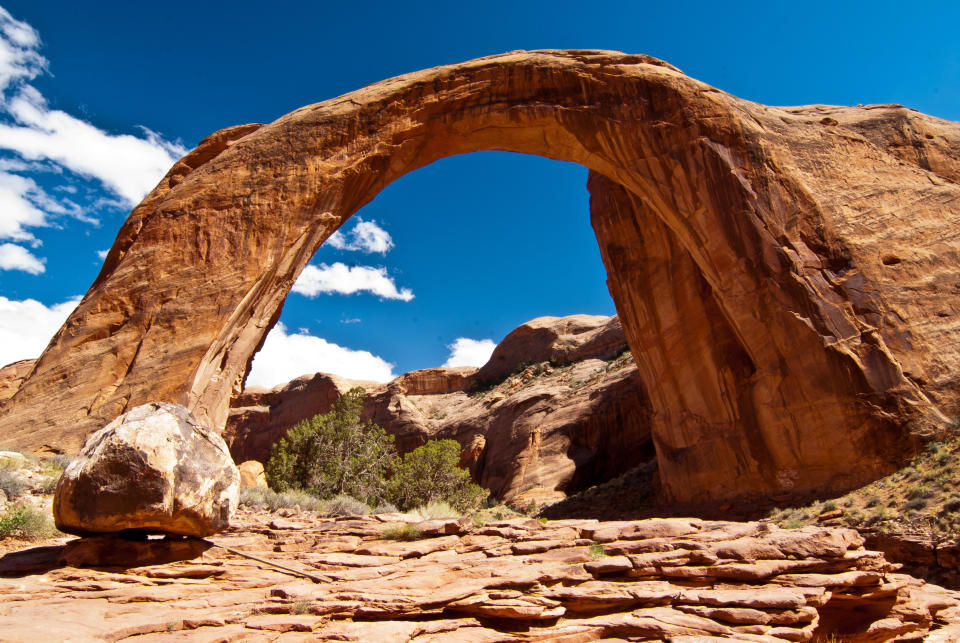 <p>One of <a href="http://www.nps.gov/rabr/index.htm">the world's largest known natural bridges</a>&nbsp;can be&nbsp;reached by&nbsp;crossing&nbsp;<a href="http://www.visitutah.com/places-to-go/state-and-federal-recreation-areas/southern/rainbow-bridge">Lake Powell</a>&nbsp;by boat,&nbsp;then taking a short walk.</p>