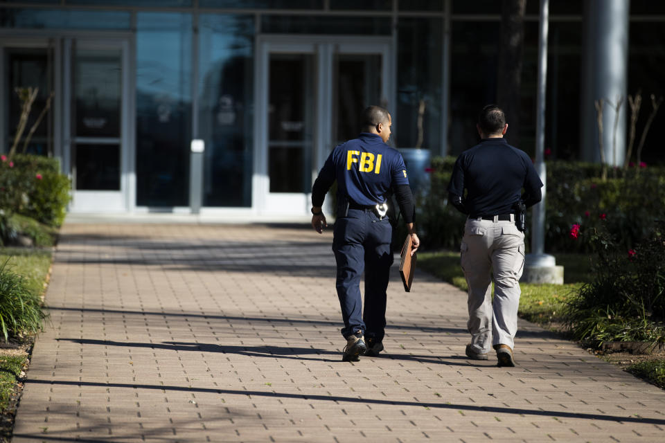 Authorities enter the Houston Independent School District Administration Building on Thursday, Feb. 27, 2020, in Houston. Agents arrived at the school offices at around 8 a.m. for what FBI spokeswoman CJ Jones would only describe as a “court-authorized law enforcement activity." (Marie D. De Jesus/Houston Chronicle via AP)