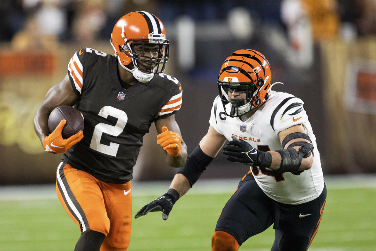 Two Bengals receivers suffer first half injuries against Browns