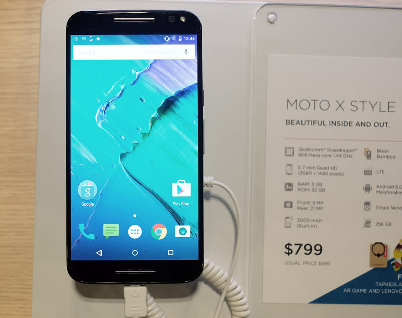 Sign up for any Fibre Broadband plan with ViewQwest (starting at just $29.90/month for 350Mbps) and top up $688 for a Moto X Style smartphone (usual price: $799)