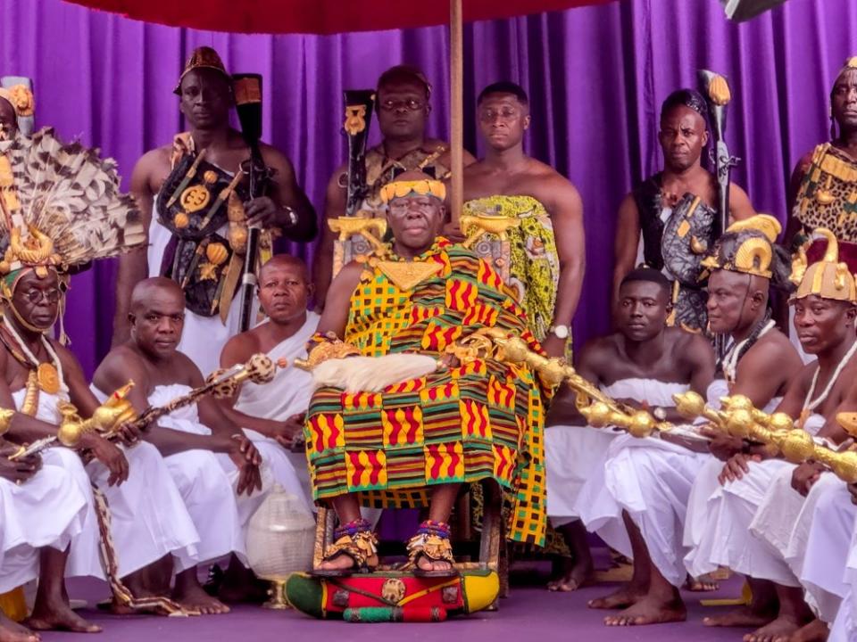 Imposant: Seine Majestät König Otumfuo Osei Tutu II. (Bild: From the behind the scenes of the 2024 Pirelli Calendar by Prince Gyasi, photo by Alessandro Scotti)