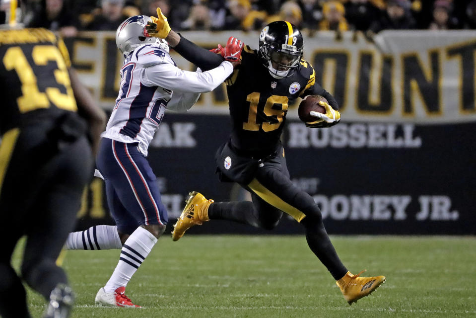 Pittsburgh Steelers wide receiver JuJu Smith-Schuster (19) stiff-arms New England Patriots defensive back J.C. Jackson (27) after catching a pass from quarterback Ben Roethlisberger during the first half of an NFL football game in Pittsburgh, Sunday, Dec. 16, 2018. (AP Photo/Don Wright)