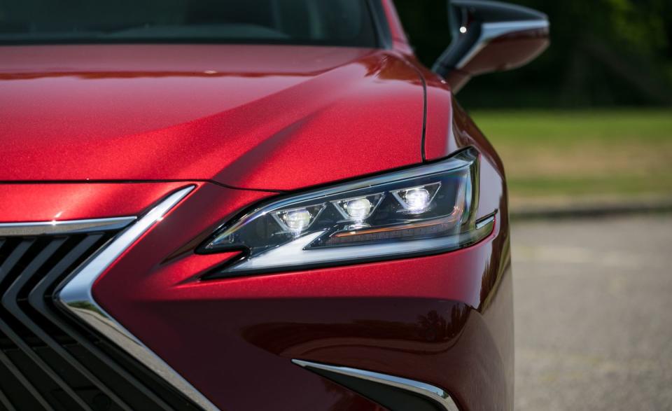 View Photos of the 2019 Lexus ES350