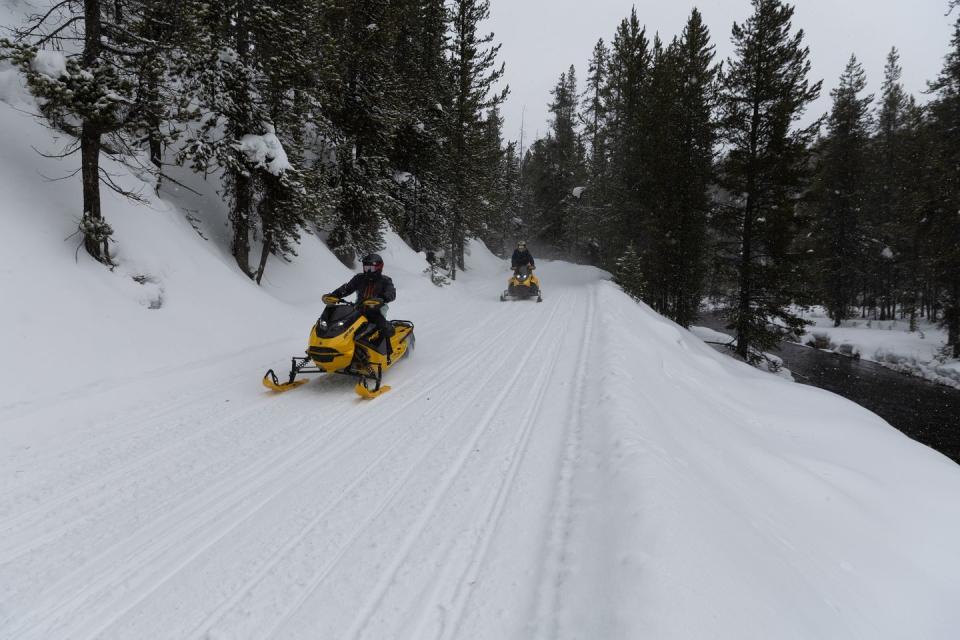 2025 skidoo mxz xrs 850 turbo r