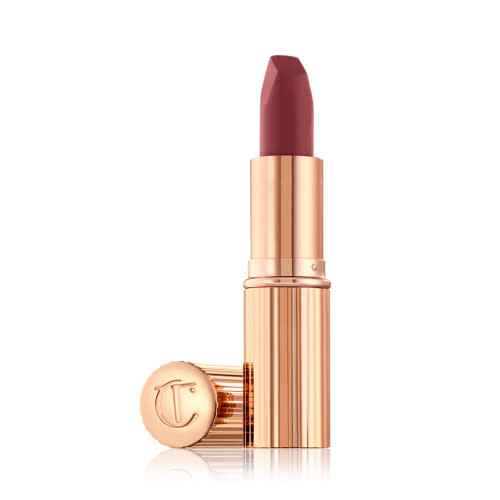 Charlotte Tilbury Matte Revolution in M.I. Kiss