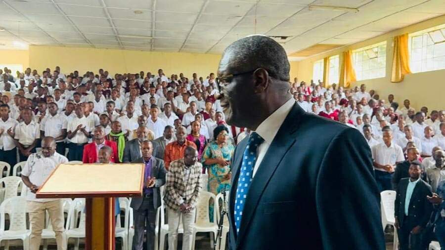 諾貝爾獎得主穆克維格3日宣布參選民主剛果總統，盼終結該國叛軍割據的混亂。（@DenisMukwege via Twitter）