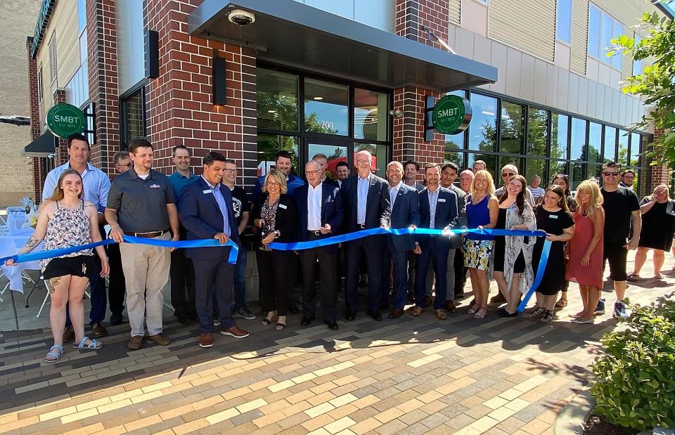 Tina Cronkhite, VP, Sturgis branch manager, cuts the ribbon to officially open Southern Michigan Bank & Trust.