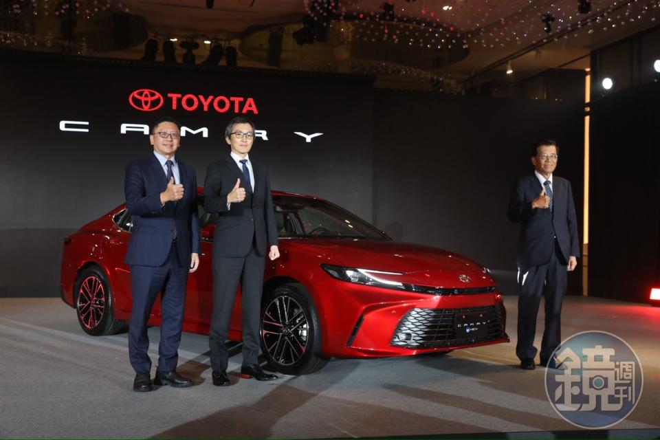 TOYOTA CAMRY全新款記者會，左起和泰汽車總經理蘇純興、日本代表太長根嘉紀、董事長黃南光。