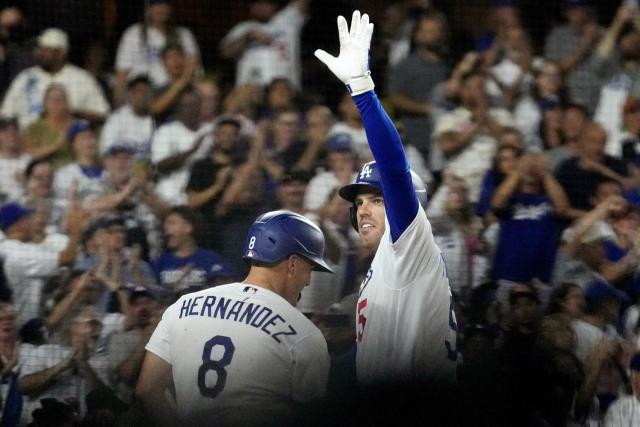 kiké hernandez dodgers gif