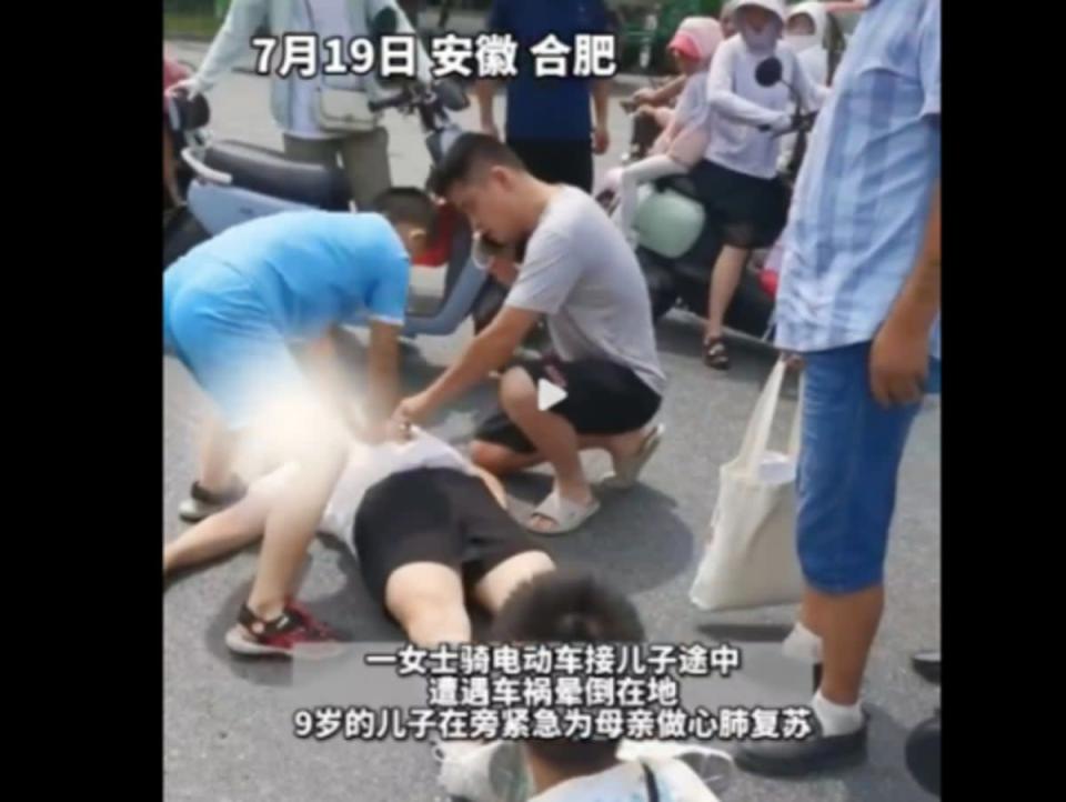 A nine-year-old Chinese boy has been praised for his presence of mind after a car hit their electric bicycle and knocked his mother unconscious (Screengrab/Weibo)