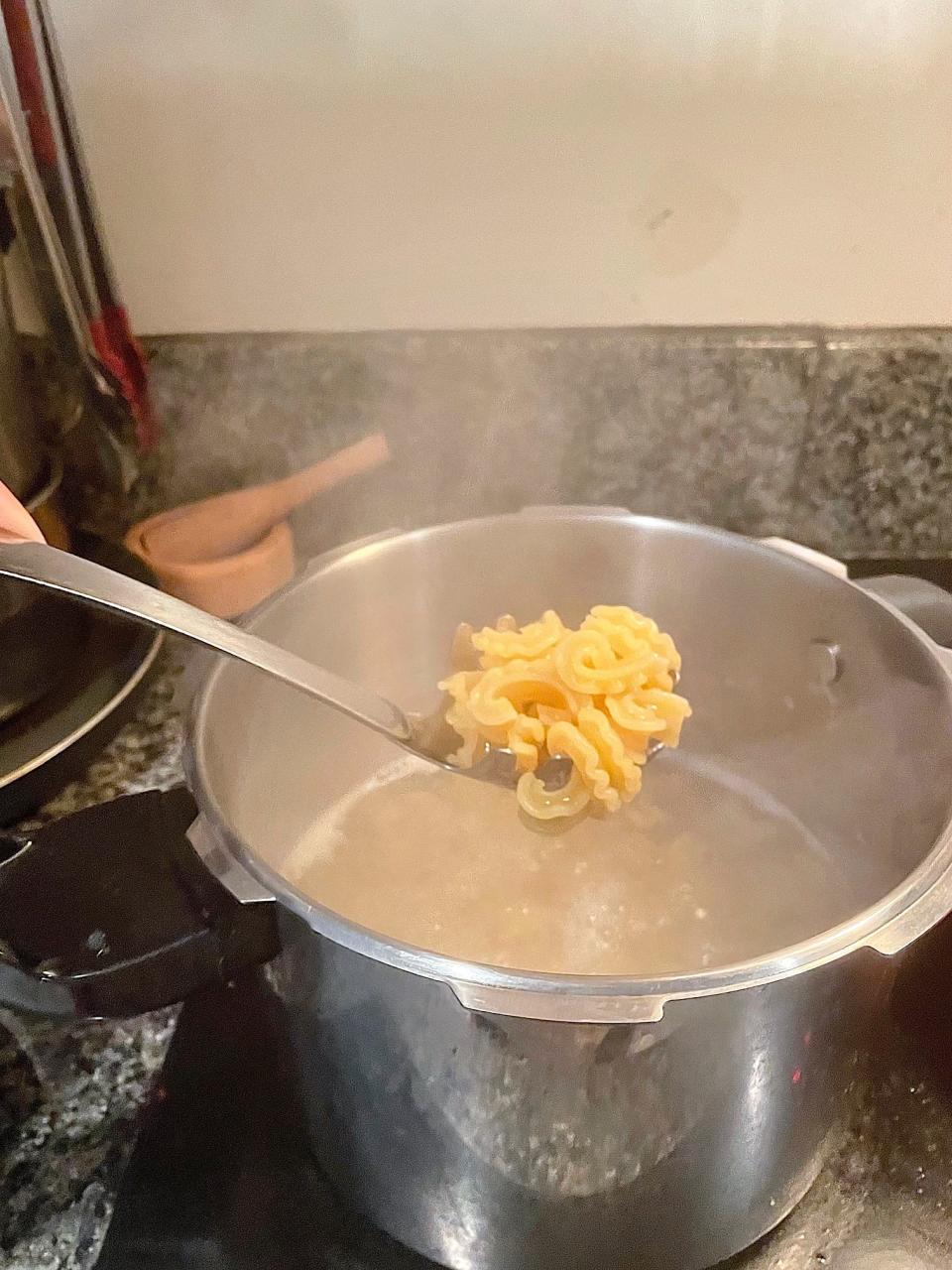 Cooking pasta for Cascatelli ragu
