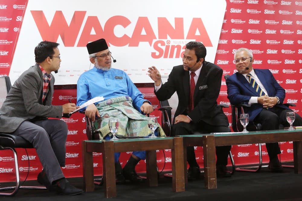 Khalid Samad, Abdul Razak Yusak and Datuk Ishak Ismail appear as panellists for a Sinar Harian forum on Kampung Baru in Shah Alam October 4, 2019. — Picture by Choo Choy May