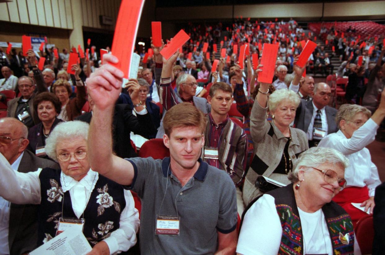 <span class="caption">Each local congregation of the Southern Baptist Convention is autonomous and self-governing. Disagreements take place frequently.</span> <span class="attribution"><a class="link " href="https://www.gettyimages.com/detail/news-photo/voters-raise-their-orange-ballots-to-reject-the-news-photo/1152791?adppopup=true" rel="nofollow noopener" target="_blank" data-ylk="slk:Joe Raedle/Getty images;elm:context_link;itc:0;sec:content-canvas">Joe Raedle/Getty images</a></span>