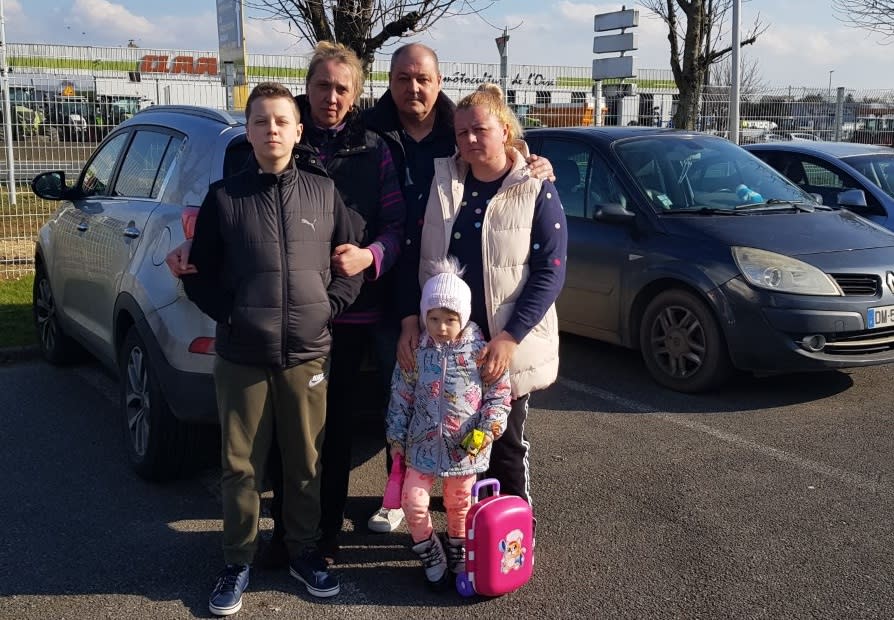 Steve Billington with his wife and his extended Ukrainian family who escaped from their home near Lviv after Russia invaded (SWNS)