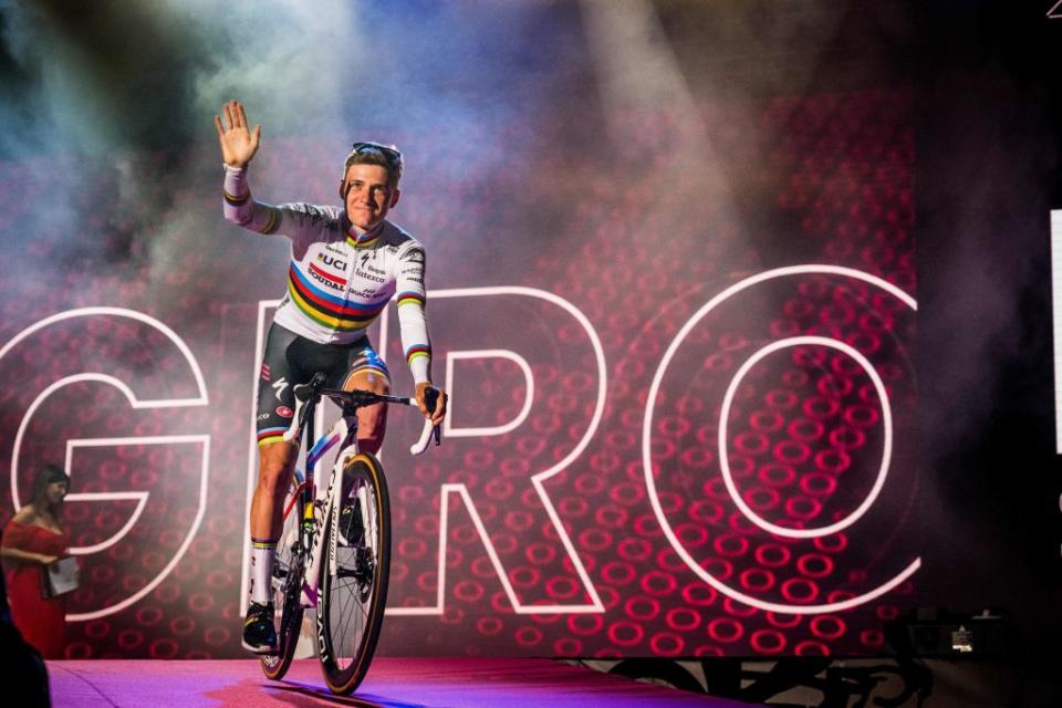 Remco Evenepoel waves at the Giro d'italia team presentation