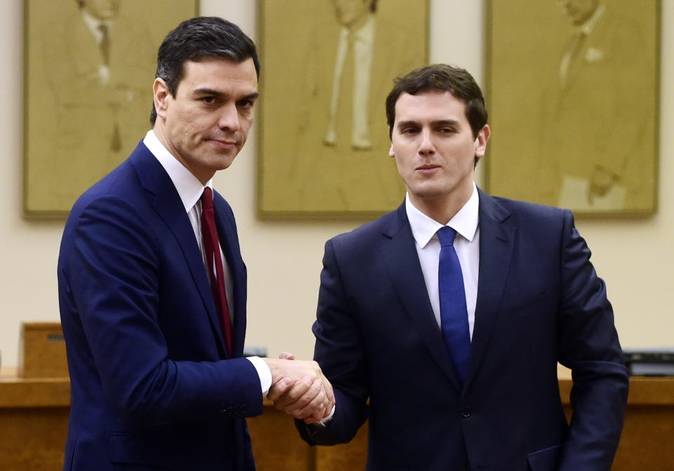 Albert Rivera y Pedro Sánchez firmaron un pacto tras las generales de 2015. (Foto: Pierre-Philippe Marcou / AFP / Getty Images).