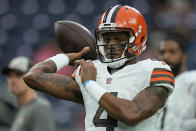 Cleveland Browns quarterback Deshaun Watson warms up before of an NFL football game between the Cleveland Browns and Houston Texans in Houston, Sunday, Dec. 4, 2022,. (AP Photo/Eric Gay)