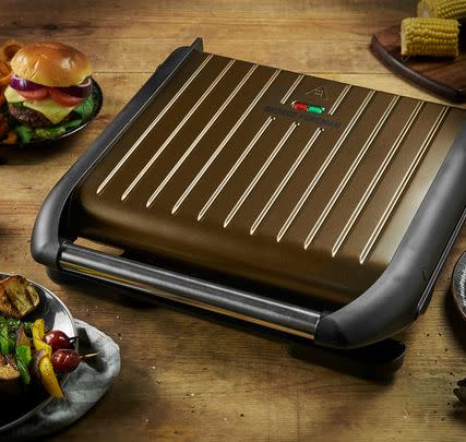 Save £83 on this large steel George Foreman grill