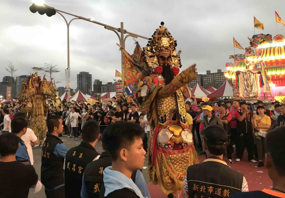 現場邀全臺灣上百家供奉玄天上帝宮廟熱鬧展開慶祝。   圖：新北市民政局提供