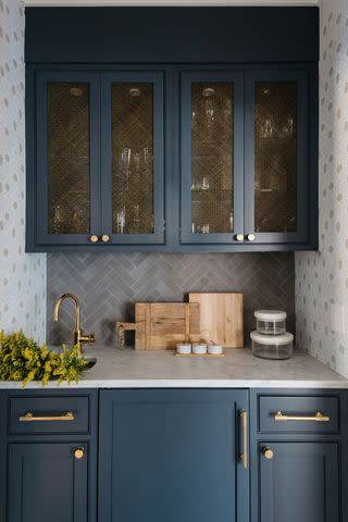 32 Backsplash Ideas for Dark Cabinets and Light Countertops to Inspire You