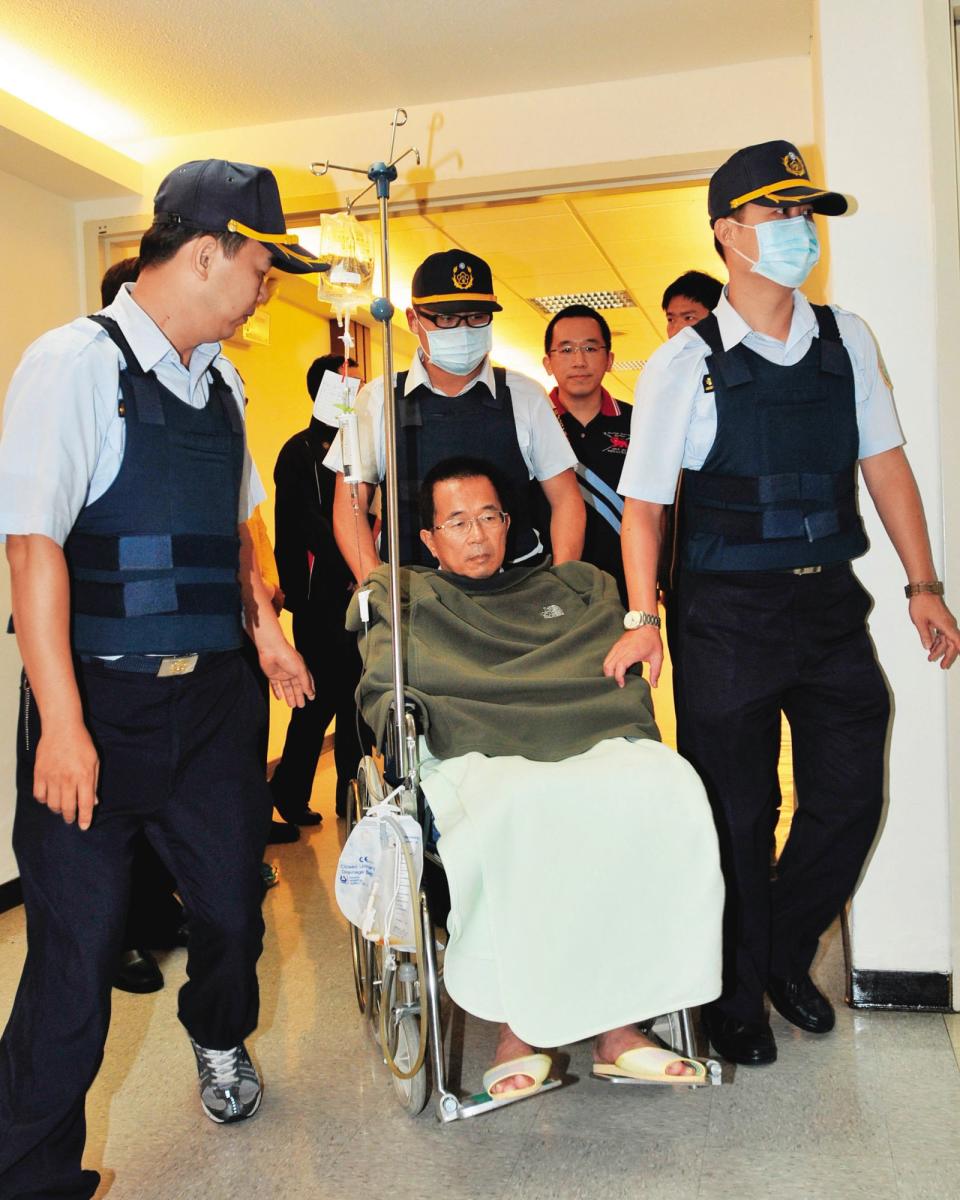 陳水扁入獄後曾戒護就醫，於2015年因失智等病症獲以2百萬元保外就醫。（東方IC）