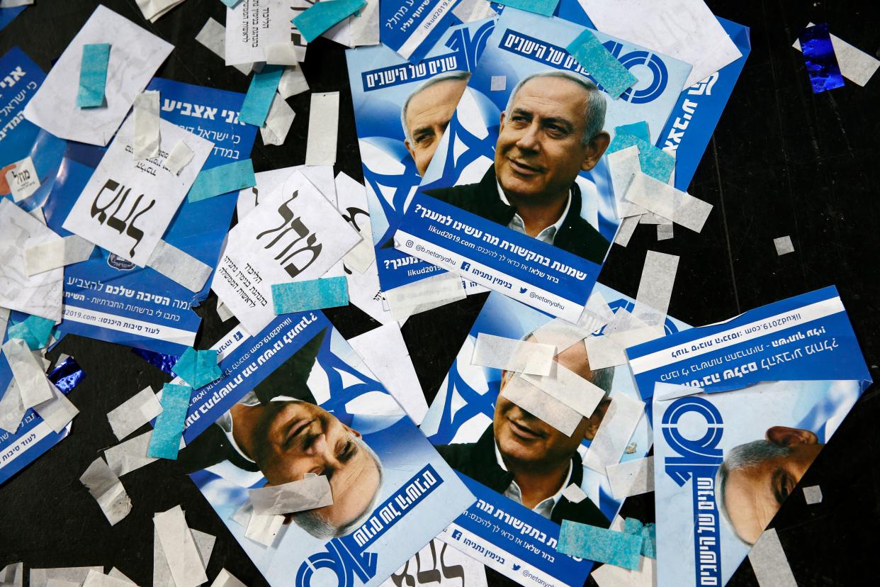 Plakate mit dem Wahlsieger: Ministerpräsident Benjamin Netanjahu. (Bild: Getty)