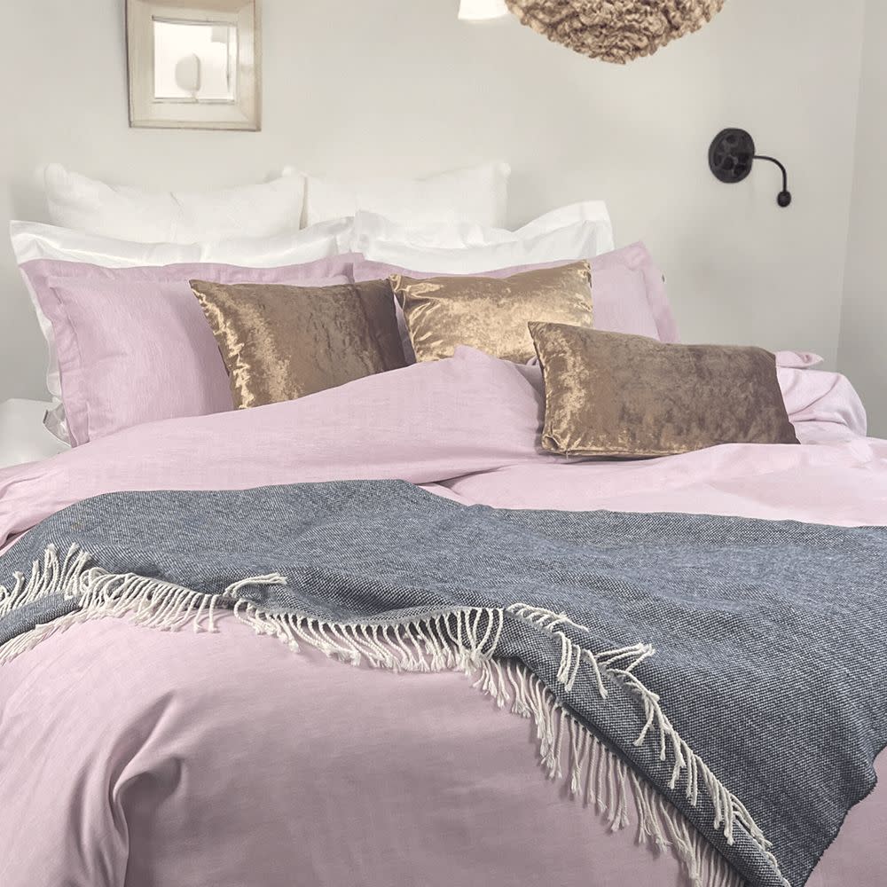 <p><a href="https://go.redirectingat.com?id=74968X1596630&url=https%3A%2F%2Fbeddley.com%2Fproducts%2Fherringbone-easy-change-duvet-cover&sref=https%3A%2F%2Fwww.elle.com%2Ffashion%2Fshopping%2Fg46676320%2Fbest-luxury-duvet-covers%2F" rel="nofollow noopener" target="_blank" data-ylk="slk:Shop Now;elm:context_link;itc:0;sec:content-canvas" class="link rapid-noclick-resp">Shop Now</a></p><p>Herringbone Easy-Change™ Duvet Cover</p><p>beddley.com</p><p>$189.00</p>