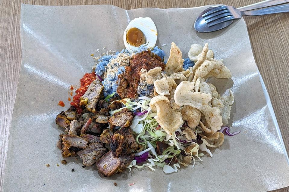 Nasi Kerabu Daging Bakar needs a little 'kuah' to help it go down easier.