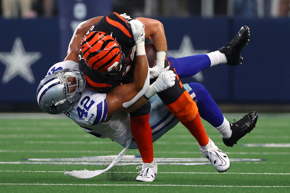 ARLINGTON, TEXAS - SEPTEMBER 18: Anthony Barr #42 of the Dallas Cowboys tackles Drew Sample #89 of the Cincinnati Bengals during the first half at AT&amp;T Stadium on September 18, 2022 in Arlington, Texas. (Photo by Richard Rodriguez/Getty Images)