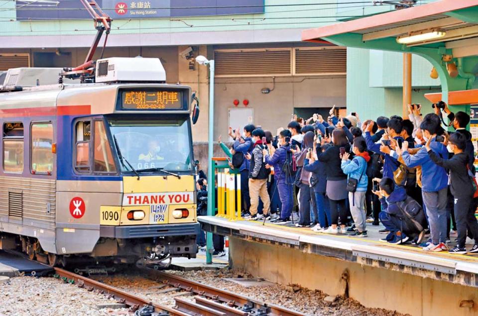 鐵路迷逼爆送別 日本製第二期輕鐵退役