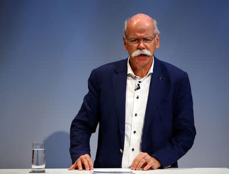 Dieter Zetsche, CEO of Daimler and Head of Mercedes-Benz, gives a speech during the Handelsblatt Automotive Summit 2016 in Munich, southern Germany, November 9, 2016. REUTERS/Michael Dalder