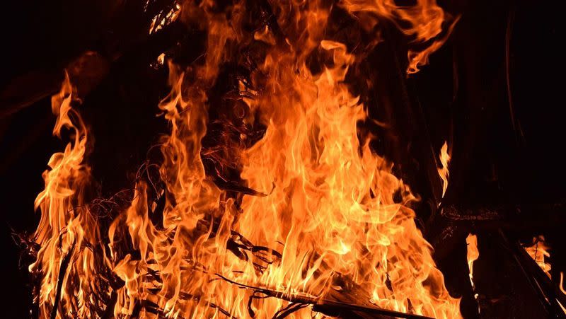 坎卓拉無法接受父親的死訊，竟在火化時跳入烈火中（圖／示意圖／翻攝pixabay）