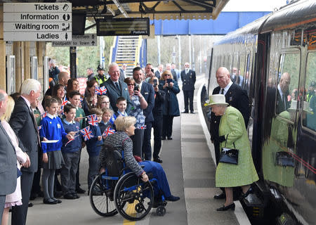 Britain's Queen Elizabeth arrives at Castle Cary Station, in Somerset, Britain March 28, 2019. REUTERS/Toby Melville