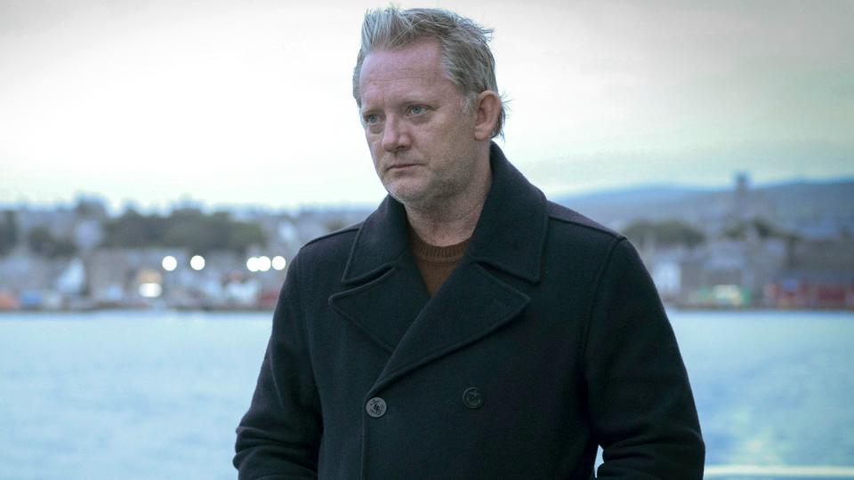 DI Jimmy Perez (DOUGLAS HENSHALL)