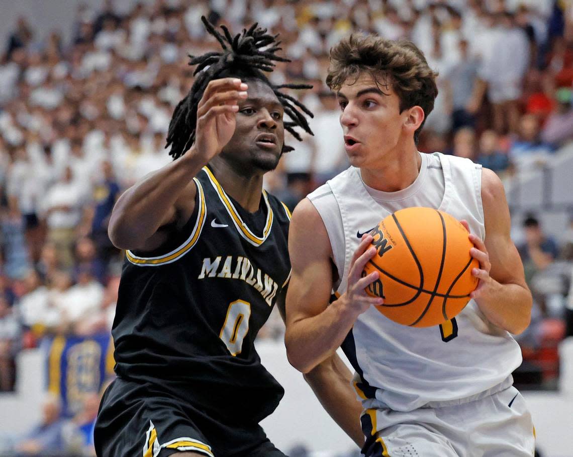 Belen Jesuit’s Kevin Garcia (1) looks to pass as Mainlands Zay Mincey (0) defends during the FHSAA boys basketball Class 5A State Championship at the RP Funding Center in Lakeland, Florida on Saturday, March 4, 2023.