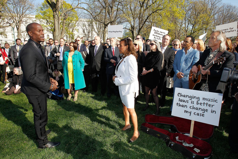 Singer, songwriter, actor and author Tyrese Gibson (left) and Kathy Sledge (center) of Sister Sledge lead participants of GRAMMYs on the Hill Advocacy Day in a busking demonstration in&nbsp;Upper Senate Park on Capitol Hill on April 14, 2016. (Photo by Paul Morigi/WireImage for The Recording Academy)