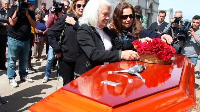 Mónica Cahen D'Anvers y Sandra Mihanovich en la despedida de César Mascetti. RS Fotos.