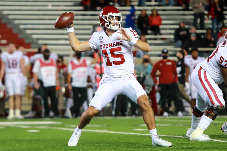 LUBBOCK, TEXAS - OCTOBER 31: Quarterback Tanner Mordecai #15 of the Oklahoma Sooners passes the ball during the second half of the college football game against the Texas Tech Red Raiders at Jones AT&T Stadium on October 31, 2020 in Lubbock, Texas. (Photo by John E. Moore III/Getty Images)